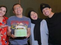 Berita artis: Pasangan Anang Hermansyah dan Ashanty dapat kejutan perayaan anniversary dari orang-orang terdekatnya, yakni anak dan tim.