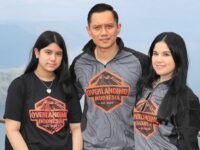 Berita artis: Unggah sebuah foto jadul dengan keluarga kecilnya, wajah Annisa Pohan dinilai tidak pernah berubah dan awet muda.