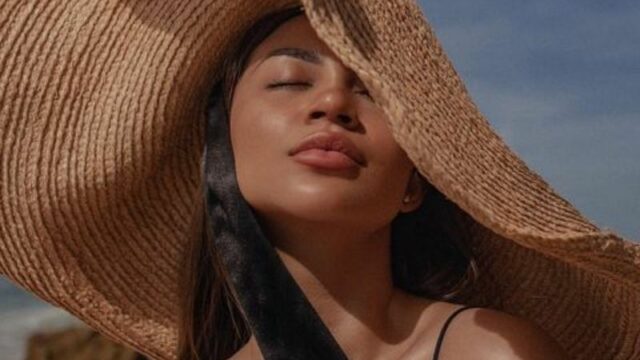 Berita artis: Setelah sekian lama jarang unggah foto di sosmed, penampilan Ariel Tatum saat berada di pantai dinilai sangat hot.