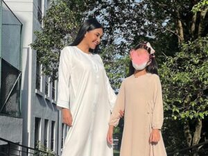 Berita artis: Netizen turut merasakan bahagia ketika melihat anak Denada bersemnagat makan kolang kaling campur susu untuk pertama kalinya.