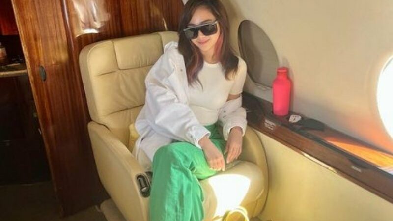 Berita artis: Denise Chariesta berikan sndiran pedas bagi sosok yang sering bermuka dua alias berpura-pura bak dan sok suci.