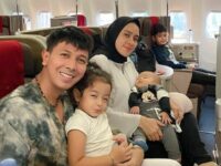 Berita artis: Cerita lucu dari Fairuz A Rafiq mengenai putri cantiknya yang betah liburan di Bali serta enggan untuk pulang.