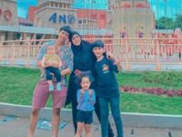 Berita artis: Fairuz A Rafiq bagikan foto liburan bersama keluarga kecilnya yang asik berendam di Jaccuzi ketika liburan di Bali.