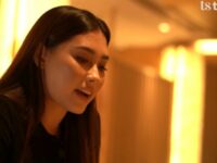 Berita artis: Frederika Cull ceritakan apa kesulitan yang ia hadapi saat pertama kali terjun dalam dunia akting dengan membawa nama Putri Indonesia.