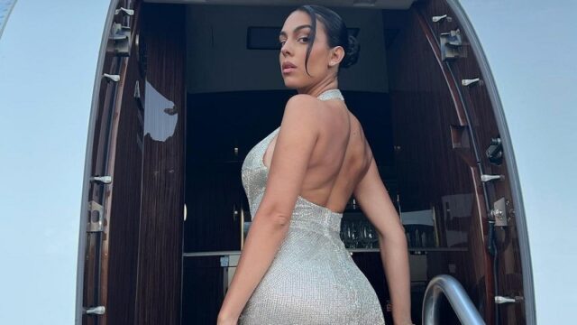 Kekasih Cristiano Ronaldo, Georgina Rodriguez, kembali tampil ke hadapan publik setelah lebih dari satu bulan berdiam di rumah