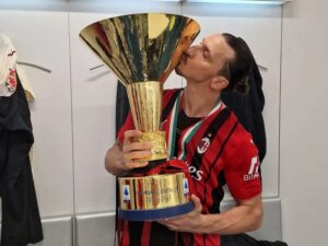 Berita Bola: AC Milan kembali meraih gelar juara Liga Serie A setelah 11 tahun menanti, ada perayaan unik yang dilakukan Zlatan Ibrahimovic