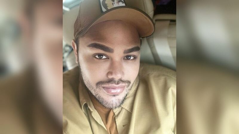 Berita artis: Bikin netizen tergila-gila, kali Ini Ivan Gunawan berniat untuk memanjangkan jambang dan kumis tipisnya.