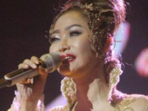 Berita artis: Inul Daratista beri saran tidak perlu membandingkan perjalanan hidup dengan orang lain, karena semuanya telah diatur sang pencipta.