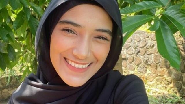 Berita artis: Saat berjoget tiktok dengan begitu kalem, Nadya Mustika Rahayu dipuji netizen miliki kecantikan paripurna tiada tanding.