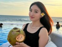 Berita artis: Unggah sebuah foto baru saat kenakan gaun di pantai, artis cantik Natasha Wilona disebut netizen sangat cocok jadi gadis pantai.