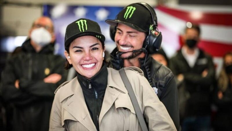 Nikita Mirzani dan kekasih bulenya yakni mantan pembalap, John Hopskins dikabarkan putus. Netizen sorot keduanya saling unfollow instagram.