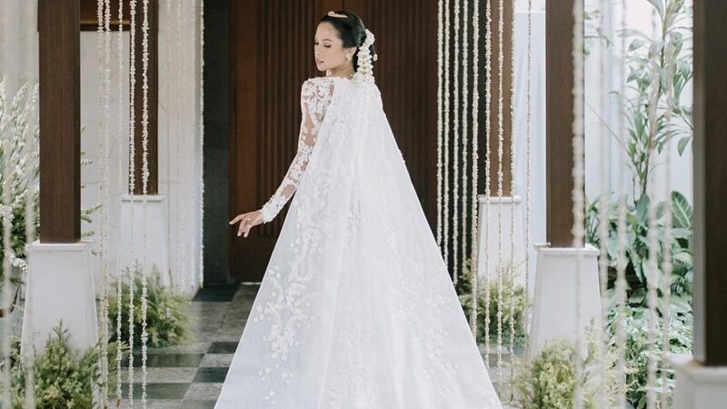 Berita artis: Maudy Ayunda kini telah sah menjadi istri dari seorang pria asal Korea yang merupakan sahabatnya sendiri yang kuliah di Stanford University.