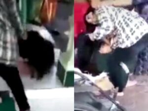 Berita Terbaru: Seorang wanita nekat menarik rambut wanita yang diduga pelakor, ia pun menarik paksa rambut pelakor tersebut hingga ngesot dilantai, Kamis (12/5/2022).