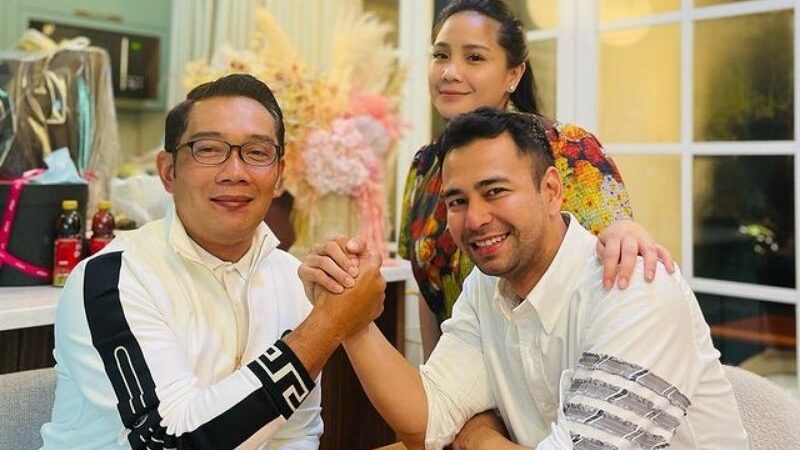 Berita artis: Benarkah suami Nagita Slavina yakni Raffi Ahmad akan maju pada pemilu tahun 2024 mendatang berasma Ridwan Kamil.
