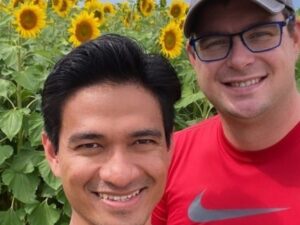 Berita artis: Ragil Mahardika, seorang pria gay asal Indonesia yang secara terang-terangan mengaku gay dan memiliki hubungan dengan bule asal Jerman.