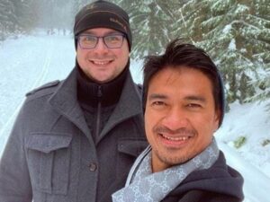 Berita artis: Ragil telah menyelesaikan liburannya di Indonesia, ia pun segera kembali ke Jerman, yaitu tempat yang disebutnya dengan ibu angkatnya.