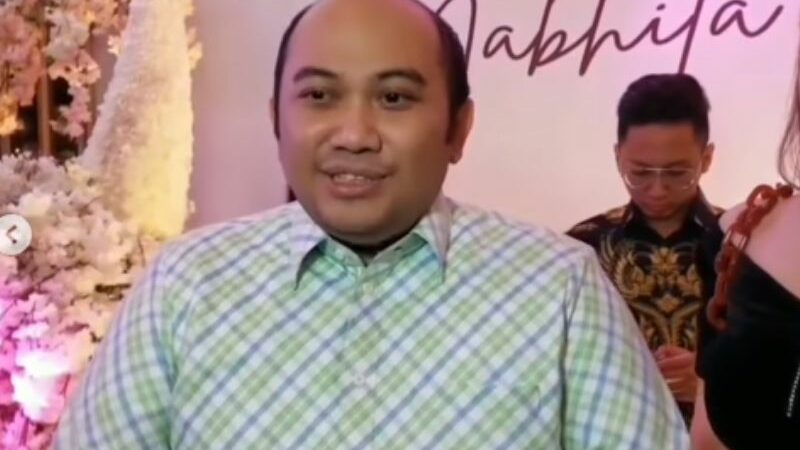 Berita artis: Netizen merasa tidak percaya dengan pengakuan Proff Bambang Saputra yang telah menolak cinta dari mendiang Vanessa Angel.