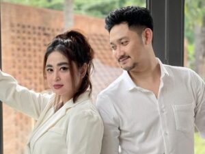 Angga Wijaya belum lama ini diketahui sempat memberikan kode sebelum kabar penggugatan cerainy beredar di media sosial.