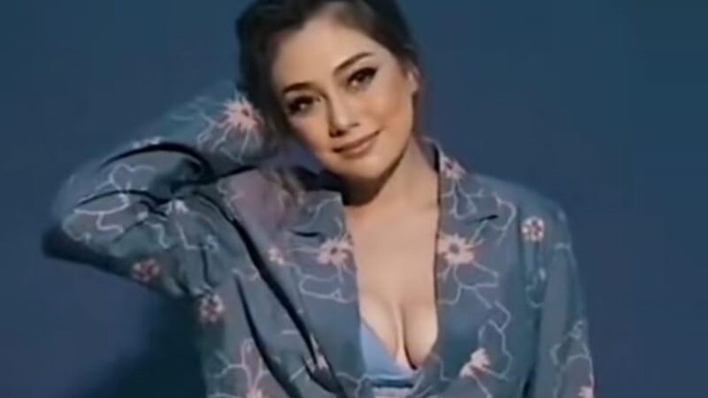 Berita artis: Bagikan kegiatan sehari-hari saat bekerja, sosok Celine Evangelista disebut sebagai wanita hebat yang menginspirasi.