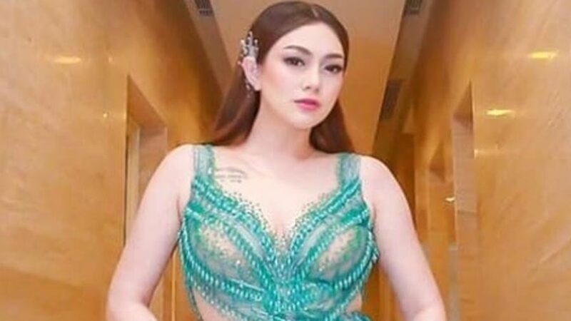 Berita artis:Meski Celine Evangelista ditawari uang senilai 2 Miliar perbulan oleh pria kaya, tetapi ia tetap kokoh menolak keinginan pria itu.