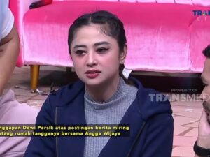 Dewi Perssik akhirnya buka suara soal dirinya yang kini digugat cerai oleh sang suami, Angga Wijaya di Pengadilan Agama Jakarta Selatan.