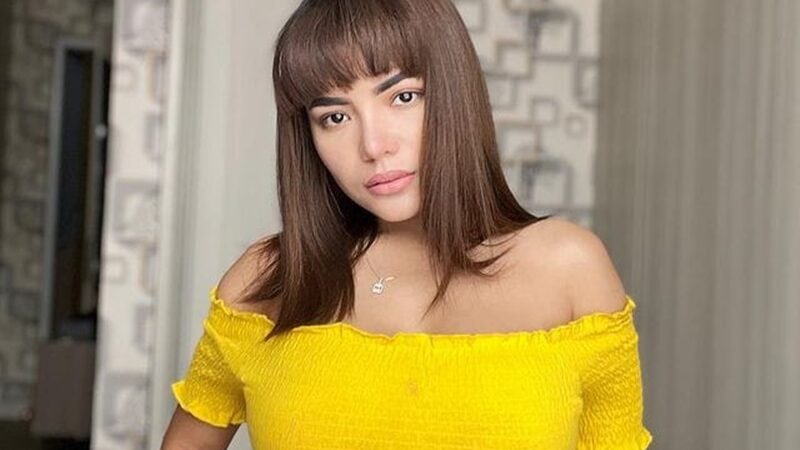 Dinar Candy baru kali ini merasa insecure dari ketiga wanita lainnya hanya karena kurang tinggi saat berfoto bersama.