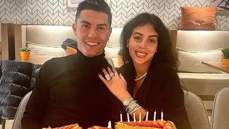 Berita artis: Kekasih Cristiano Ronaldo, Georgina Rodriguez, mengungkapkan latar belakangnya yang terlahir dari keluarga sederhana.