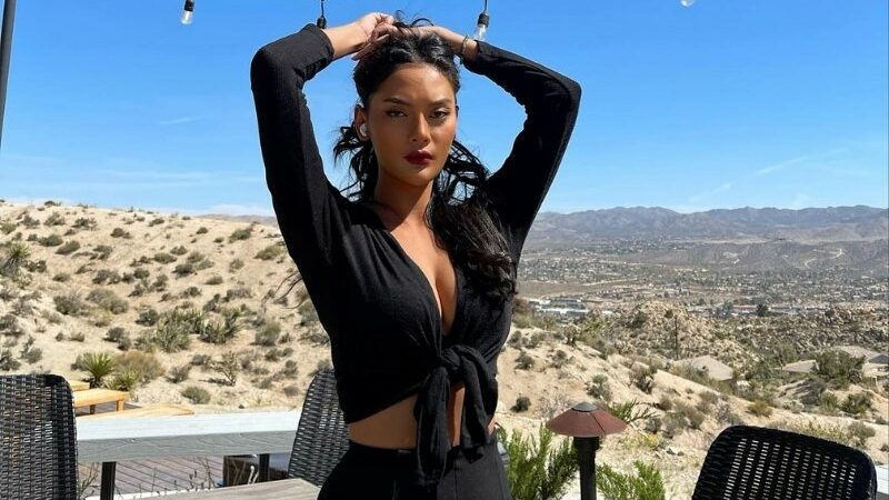 Terlalu cantik tapi juga terlihat berkelas, Erika Carlina sampai dimarahi netizen karena memborong semua pujian.