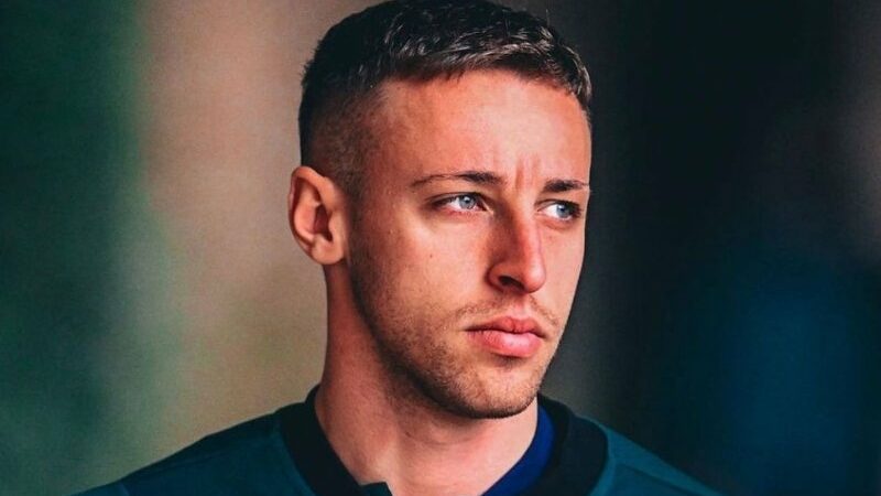 Nasib apes bagi pemain timnas Italia, Davide Frattesi. Ia mengalami peretasan HP sehingga fotonya tanpa busana tersebar di sosial media.