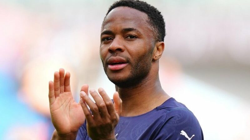 Raheem Sterling pernah hampir bergabung dengan Chelsea saat jadi pemain sepak bola junior. Namun ia dilarang sang mama karena di London banyak gangster.