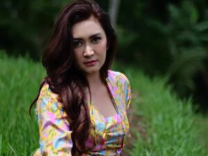 Kembali unggah sebuah foto baru saat hendak bekerja, netizen sampai heran kapan Nafa Urbach pernah tidak terlihat manis.