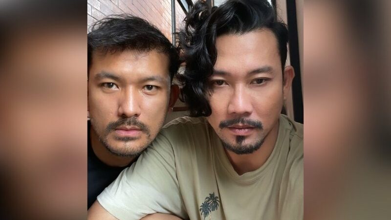 Berita artis: Denny Sumargo mengunggah fotonya bersama dengan Rio Dewanto di Instagram. Komentar Aming di foto itu menyita perhatian.