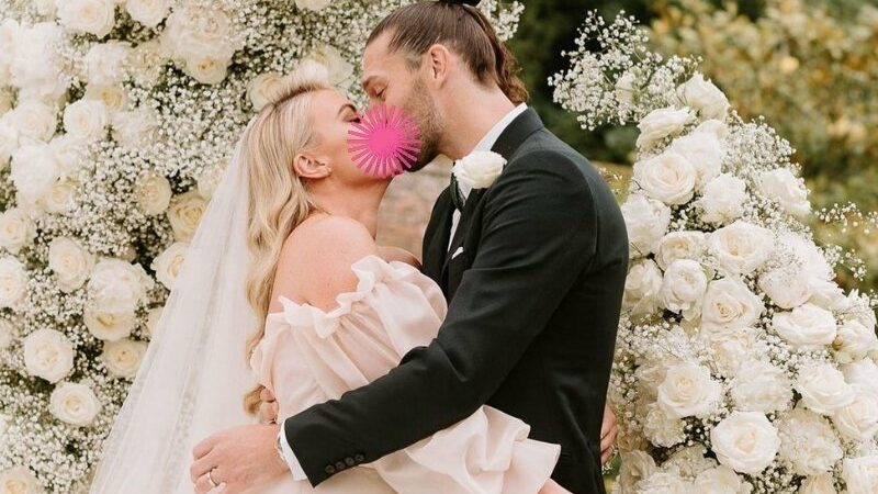 Berita bola: Andy Carroll Tetap Langsung Pernikahan Walau Diterpa Isu Perselingkuhan