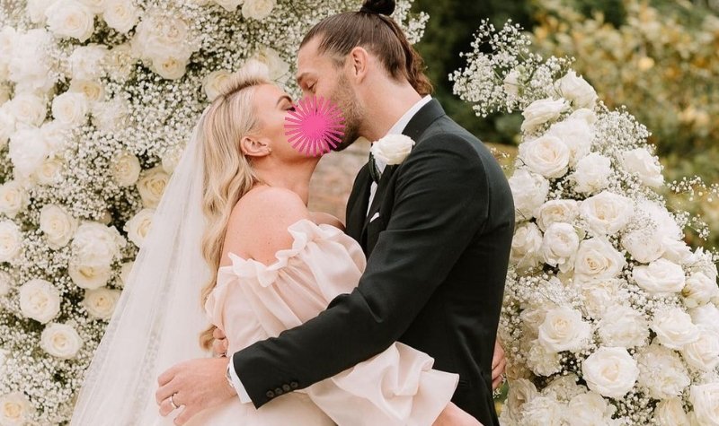 Usai Pernikahan yang Diwarnai Isu Perselingkuhan, Andy Carroll Berbulan Madu di Meksiko 2 Berita bola: Andy Carroll Tetap Langsung Pernikahan Walau Diterpa Isu Perselingkuhan