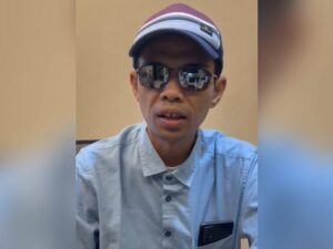 Berita artis: Ustaz Abdul Somad melakukan endors terhadap sebuah toko kacamata yang ada di Ternate. Dapat beragam komentar dari warganet.
