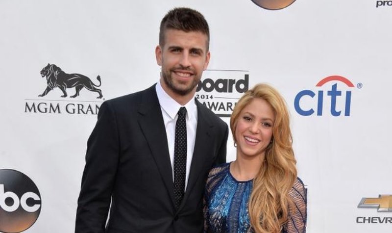 Berita bola: Kisah asmara bek Barcelona, Gerard Pique dengan penyanyi pop asal Kolombia, Shakira, resmi berakhir.