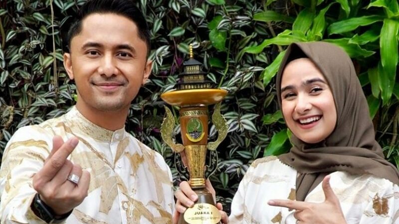 Berita artis: Hengky Kurniawan digombali oleh siswi SMA Negeri 1 Parongpon saat memberi penyuluhan perekaman KTP-el.