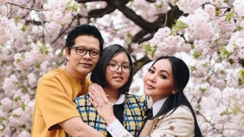 Istri Armand Maulana, Dewi Gita berkeinginan untuk menjodohkan anak semata wayangnya, Naja dengan El Rumi.