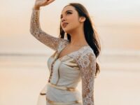 Berita artis: Lyodra tampil cantik ketika melakukan pemotretan di tepi pantai, netizen pun sebut kecantikan Lyodra bagai Cinderella.