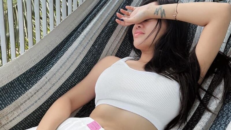 Rachel Vennya hebohkan warganet dengan unggahan seksi di laman instagram pribadinya yang memperlihatkan perut rata yang mulus dan tanpa lipatan.