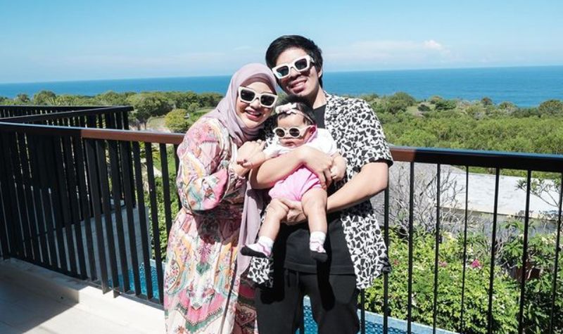 Berita artis: Unggah foto liburan bareng anak tercinta, Aurel Hermansyah beri kode ingin menetap di Bali ke suami tercinta.