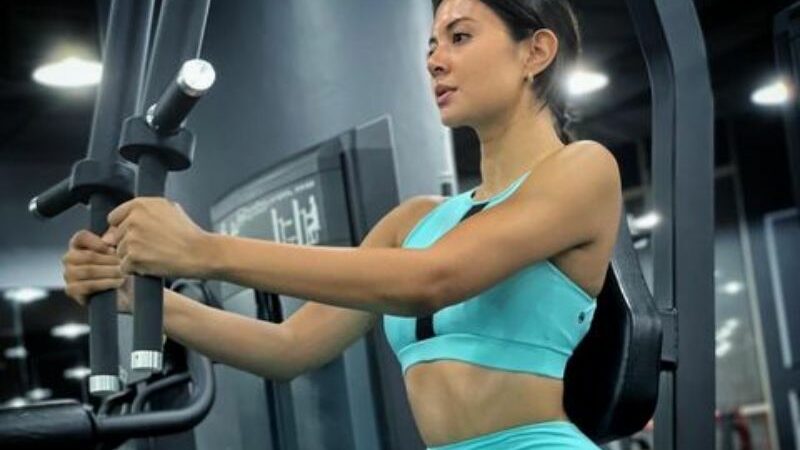 Berita artis: Unggah sebuah foto saat olahraga, caption Aurelie Moeremans tentang sunat malah jadi fokus utama bagi netizen.