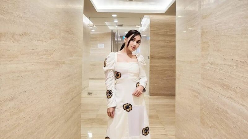 Ayu Ting Ting dinilai netizen miliki kecantikan yang begitu paripurna, buat mata tak akan bosa untuk memandang kecantikannya.