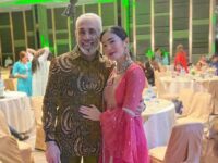 Berita artis: Unggah foto berdua dengan suami saat mengahdiri pesta bertema India, Bunga Zainal disebut miliki dunia hanya berdua.