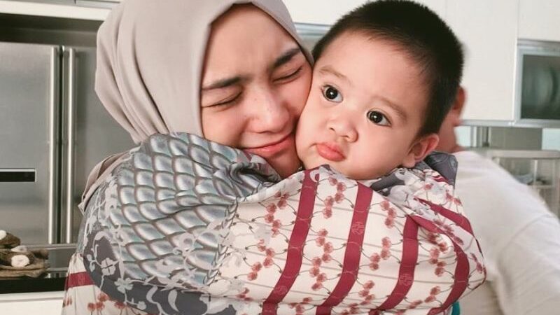 Berita artis: Citra Kirana ungkap kerinduan pada putra tampannya setelah kurang lebih 4 hari lamanya terpisah oleh jarak.