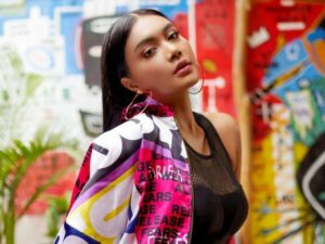 Begini keseruan Denada saat menemani sang anak, Aisha belajar naik sepeda roda bantu membuat banyak netizen ikut senang.