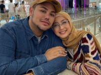 Berita artis: Sedang marak isu jika Desy Ratnasari dilamar Nassar, wanita ini malah foto mesra dengan seorang designer yakni Ivan Gunawan.