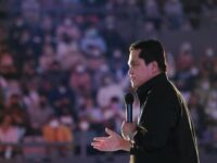 Berita artis: Jadi atasan favorit netizen, Erick Thohir prank seorang staff bernama Nadia hingga menangis saat berulang tahun.