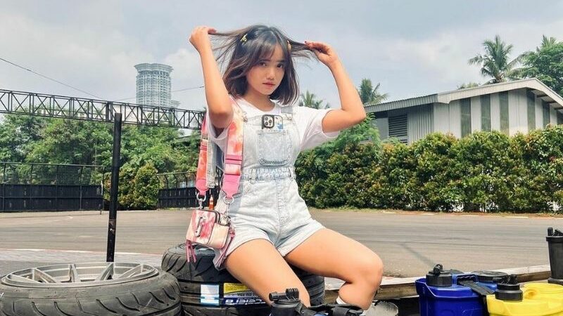 Banyak dari netizen merasa gemas sekaligus heran melihat konsep dari sebuah foto yang diunggah oleh Fuji diakun Instagramnya.