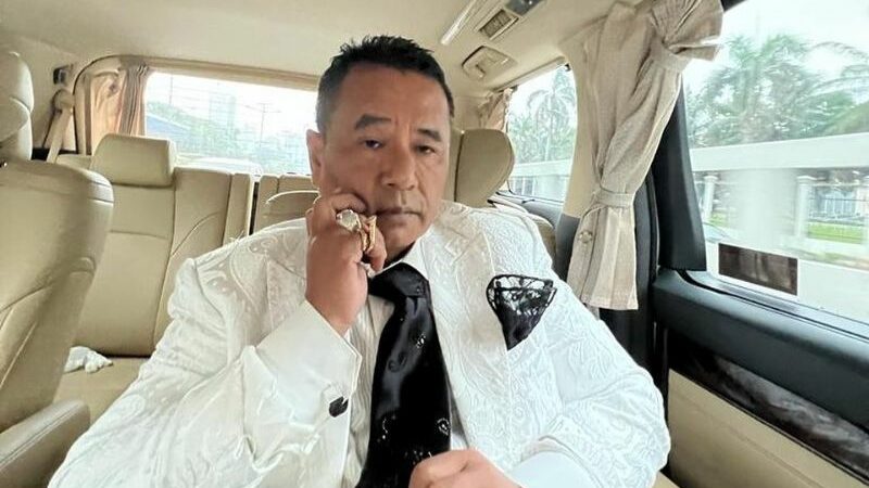 Cekricek.id - Pengacara kondang yang begitu sukses, Hotman Paris ternyata pernah memiliki niatan bunuh diri dengan minum racun serangga